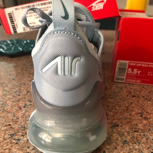 Brand new nike 270 and price is negotiable - Picture 4 of 5
